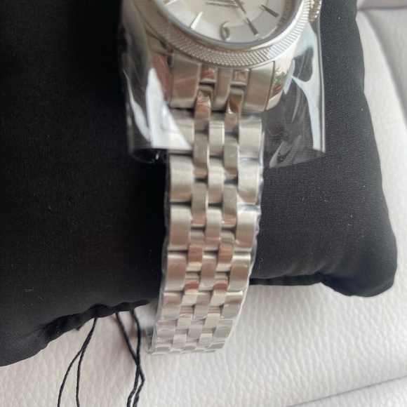 **Brand New** Tissot Automatic Watch - Picture 5 of 8